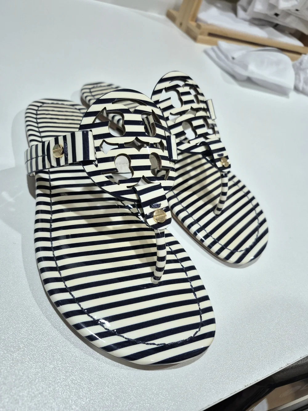 Gorgeous TORY BURCH Striped Navy & White Patent Leather Miller Sandals